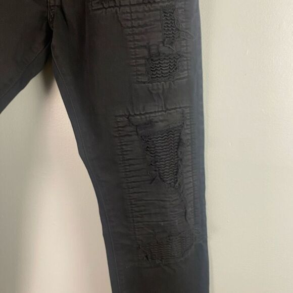 Robin’s Jean Mens Black Distressed Jeans w/ Studded Detail - Picture 12 of 16